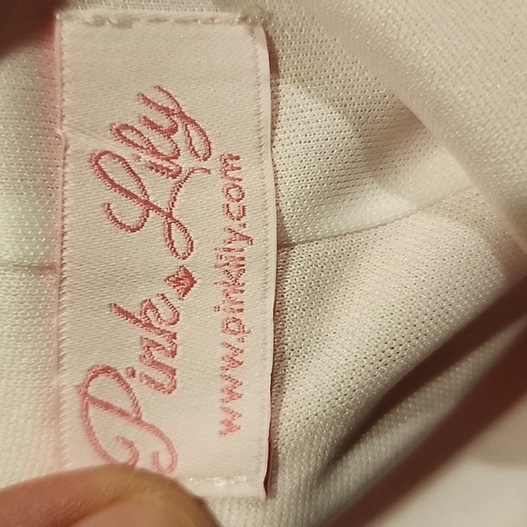 Pink Lily Soft White Fabric Size Large PTP 21 1/2 Inches Full Length 59 Inches - Picture 6 of 6